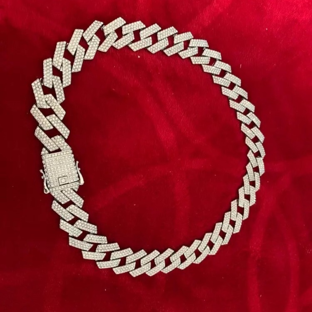 Chain / necklace Cuban link Iced out